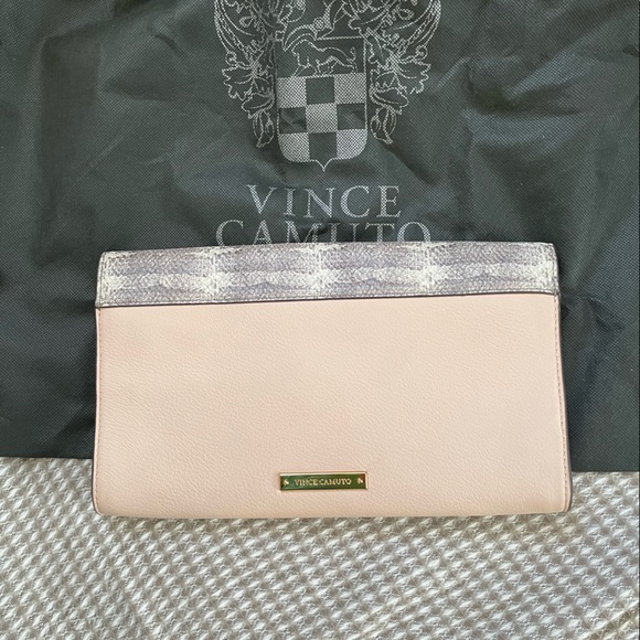 Vince Camuto clutch - Picture 3 of 3